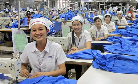 Sản phẩm employees — Công Ty Cổ Phần May Chiến Thắng — MST 0100101058