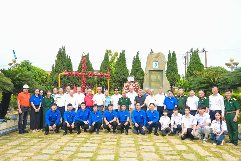 Sản phẩm hinh 1 — Tổng Công ty Cổ phần Dịch vụ Kỹ Thuật Dầu Khí Việt Nam (PTSC) — MST 0100150577