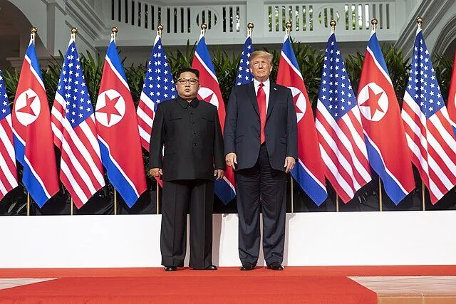 Sản phẩm Trump_and_Kim_pose_a_photo_before_Singapore_Summit — Dịch vụ Internet NetNam - Công Ty Cổ Phần NetNam — MST 0100896284