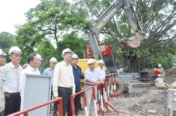 Sản phẩm 81_bi thu tinh uy nguyen van doc kiem tra mot so du an tren dia ban tp ha long — Công Ty Cổ Phần Đầu Tư Và Thương Mại Quốc Tế Huy Hoàng — MST 0101179836