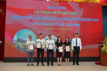 Sản phẩm 85_le cong bo va trao giai thuong ve chat luong cong trinh xay dung dot 04 2019 va dot 01 2020 — Công Ty Cổ Phần Đầu Tư Và Thương Mại Quốc Tế Huy Hoàng — MST 0101179836