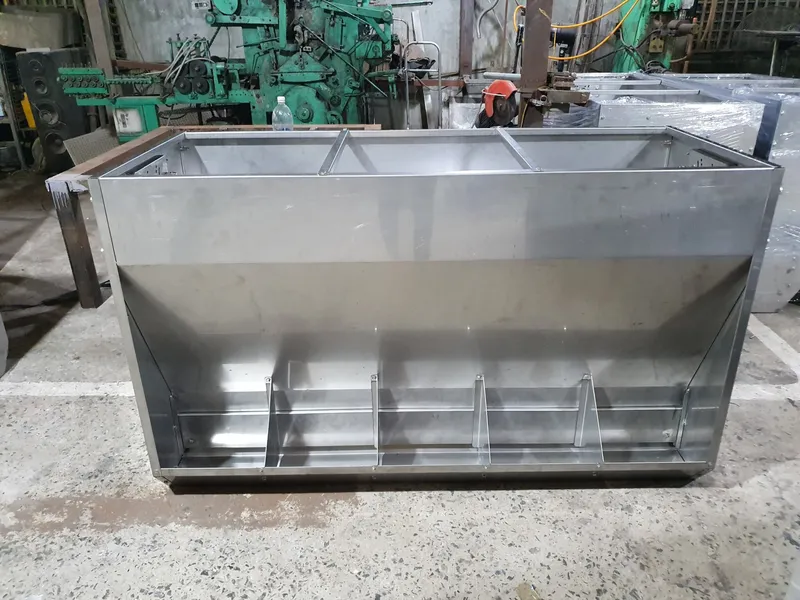 Sản phẩm Máng lợn 1.JPG — Inox Vinh Vượng - Công Ty Cổ Phần Vinh Vượng — MST 0101348770