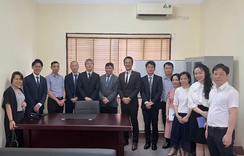 Sản phẩm 3 Cac dai bieu chup anh luu niem — Công Ty TNHH Sở Hữu Trí Tuệ VIPATCO — MST 0101530282