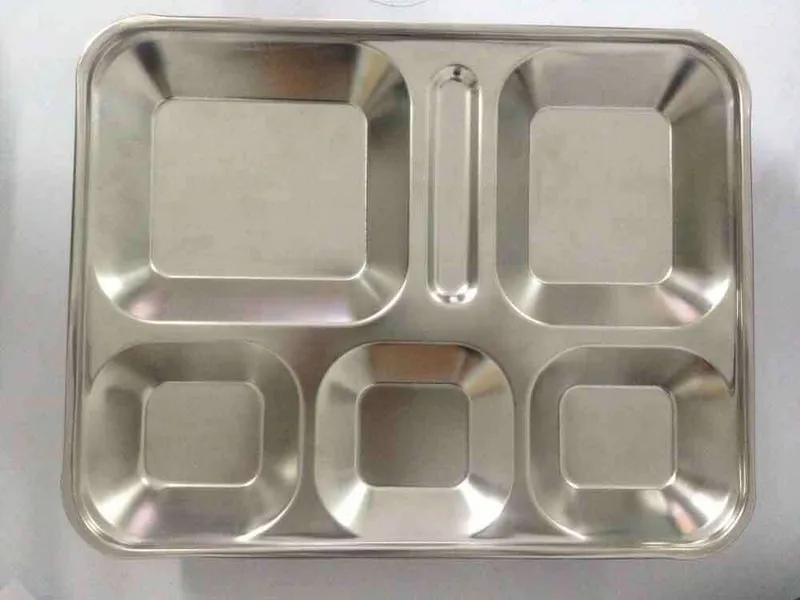 Sản phẩm khay_inox_5_ngan_loai_lon_jpg_1413080091 — Công Ty TNHH Sản Xuất Và Thương Mại Hòa An — MST 0101598964