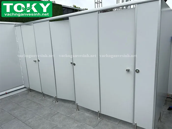 Sản phẩm lam vach ngan phong tam bang nhua 1 — Công Ty TNHH Thương Mại Và Sản Xuất Đa Lợi — MST 0101907041