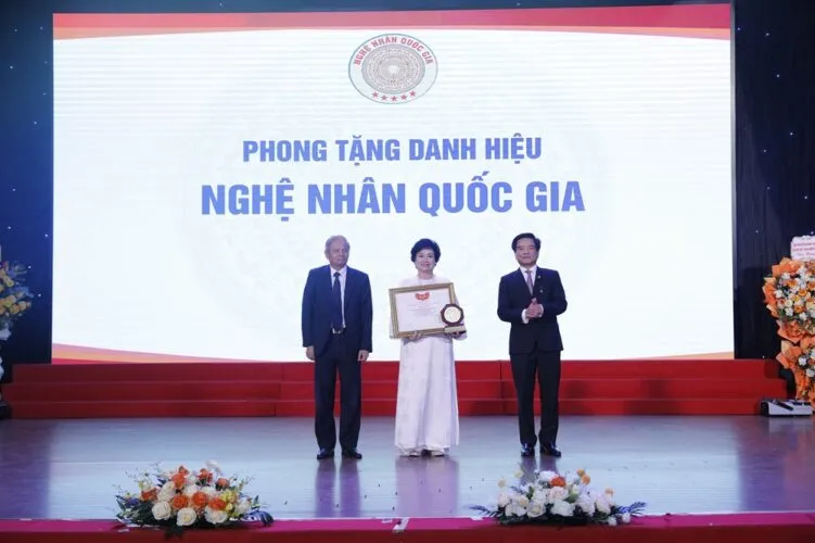 Sản phẩm nghe nhan ngo thi tinh tong giam doc banh mut keo bao minh vinh du duoc phong tang danh hieu nghe nhan quoc gia su kien nghe nhan tgd ngo thi tinh duoc phong tang nghe nhan quoc gia 22 751x500 — Công Ty Cổ Phần Bánh Mứt Kẹo Bảo Minh — MST 0101966872