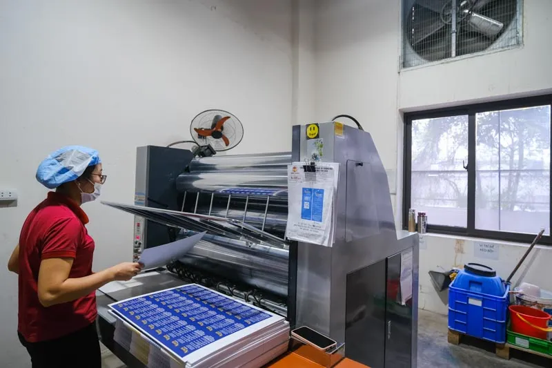 Sản phẩm tam nien anh nhan vien 072 — Công Ty Cổ Phần Sản Xuất Và Thương Mại Phụ Liệu Ngành May Tam Niên — MST 0101973407