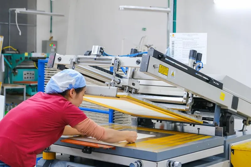 Sản phẩm tam nien anh nhan vien 079 — Công Ty Cổ Phần Sản Xuất Và Thương Mại Phụ Liệu Ngành May Tam Niên — MST 0101973407
