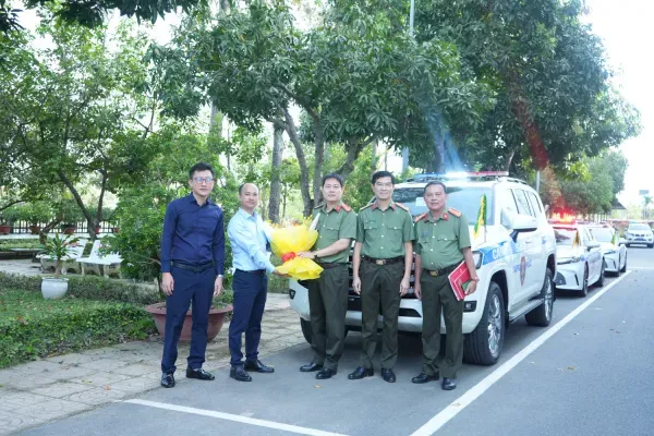 Sản phẩm dvid ban giao xe cho cong an thanh pho can tho2 1769138804 — Công Ty TNHH Đầu Tư Và Phát Triển Công Nghệ Đức Việt — MST 0102052247