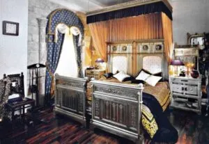Sản phẩm phong cach gothic trong noi that anh 5 300x207 — Đại Lý Gạch Viglacera — MST 0102255737