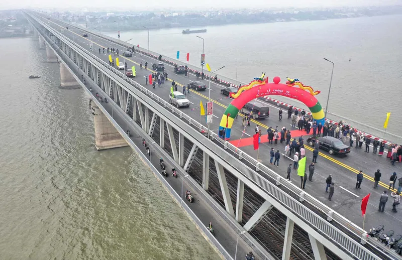 Sản phẩm cau thang long nam vuong — Máy Cắt Nam Vượng - Công Ty CP Đầu Tư Và Phát Triển Công Nghệ Nam Vượng — MST 0102356164