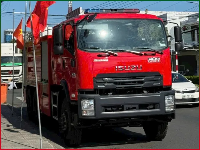 Sản phẩm xe cuu hoa 2102 4 — Xe Cứu Hỏa Minh Long - Công Ty Cổ Phần Đầu Tư Xuất Nhập Khẩu Quốc Tế Minh Long — MST 0102547546