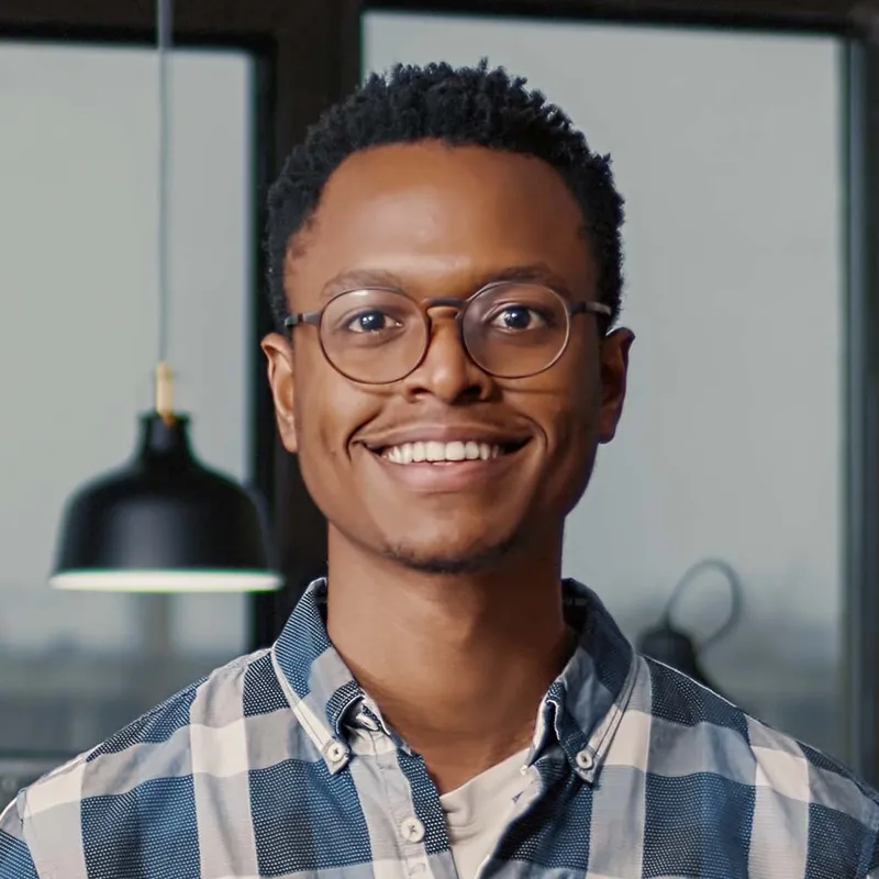 Sản phẩm portrait of african american programer standing wos EVQJW99 — Công Ty Cổ Phần Công Nghệ HTECOM — MST 0102924120