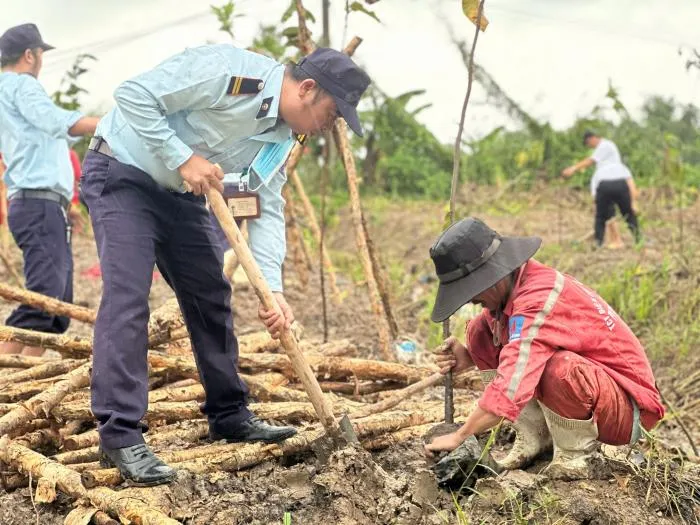 Sản phẩm 1094495821_z5839904729970_e9326374f8df32235b9be51726c3406e — Công Ty Cổ Phần Dịch Vụ Bảo Vệ An Ninh Dầu Khí Việt Nam — MST 0103335223