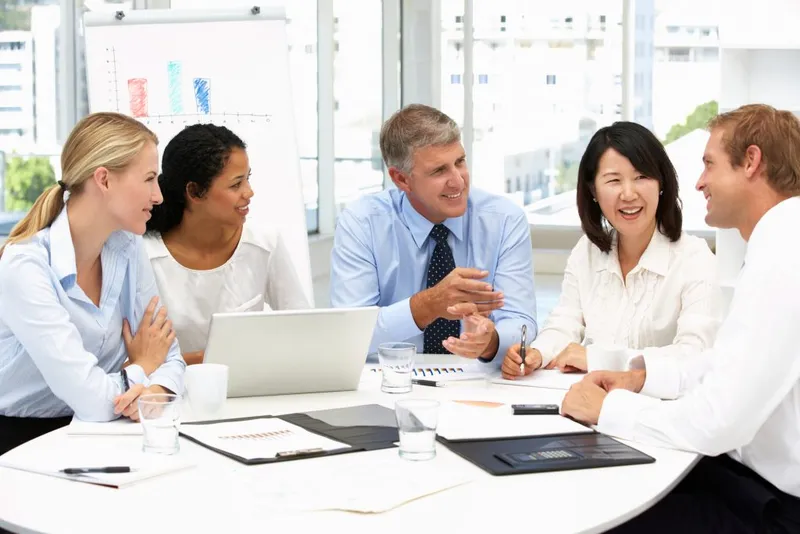 Sản phẩm business meeting in an office_JMPK1 1024x683 — Thẩm Định Giá IVC Việt Nam - Công Ty CP Thẩm Định Giá IVC Việt Nam — MST 0104000195