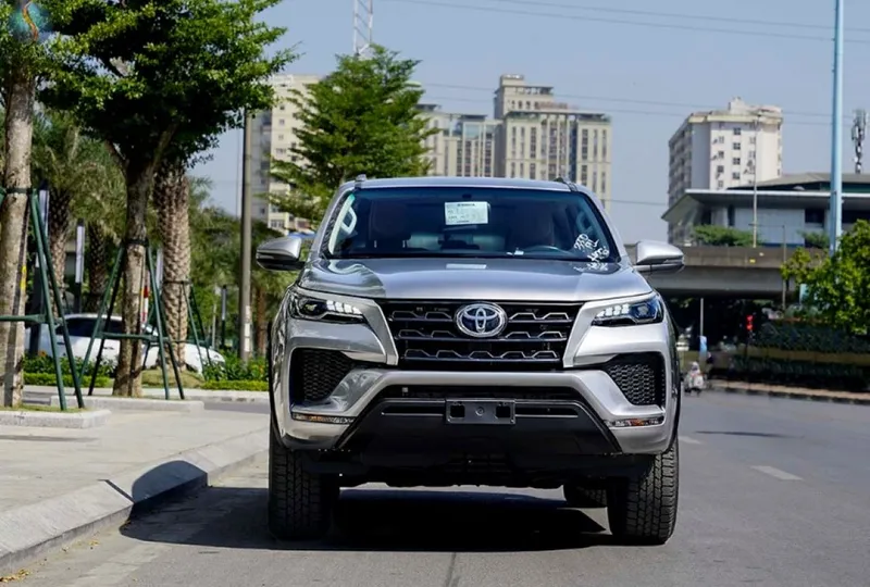 Sản phẩm xe chở tiền Toyota Fortuner 8 — Công ty Cổ Phần Xuất Nhập Khẩu An Phú Thành — MST 0104049602