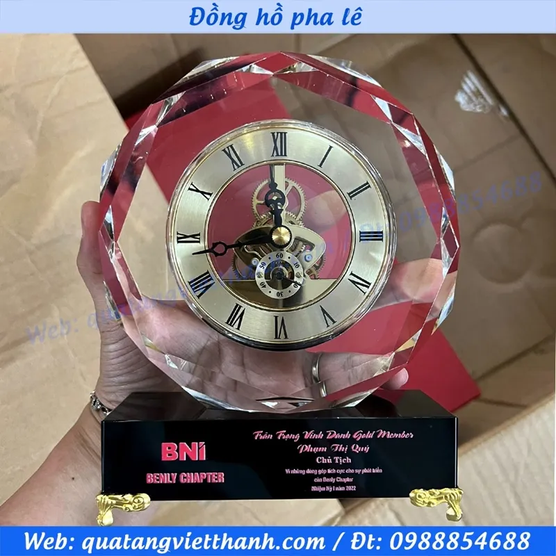 Sản phẩm Dong ho pha le mau de den — Công Ty TNHH Phát Triển Quà Tặng Quảng Cáo Việt Thanh — MST 0104598786