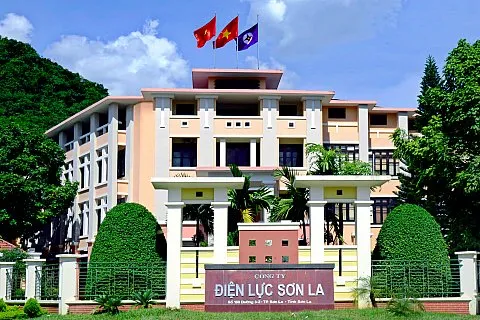 Sản phẩm dat thanh cong may bien ap vao tram tren luoi dien tinh son la 1910251427019637 — Công Ty CP Chế Tạo Thiết Bị Điện Việt Nam — MST 0104672648