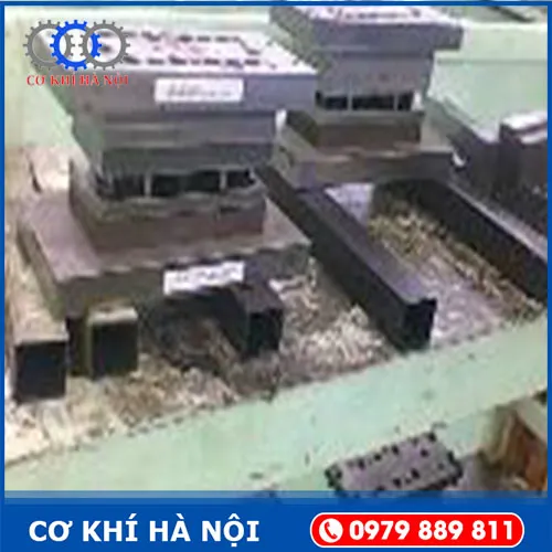 Sản phẩm khuon dap kim loai 2 — Cơ Khí Hà Nội - Công Ty TNHH Thương Mại Và Sản Xuất Cơ Khí Hà Nội — MST 0104807165