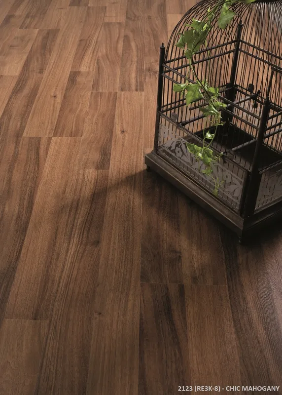 Sản phẩm 2123 RE3K 8 CHIC MAHOGANY — Sàn Gỗ Thiên Hà - Công Ty TNHH Thương Mại Và Đầu Tư Thiên Hà — MST 0104931525