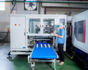 Sản phẩm hinh anh 04 sua 300x240 — Công Ty Cổ Phần Sản Xuất và Thương Mại Nhựa An Phú — MST 0104947243