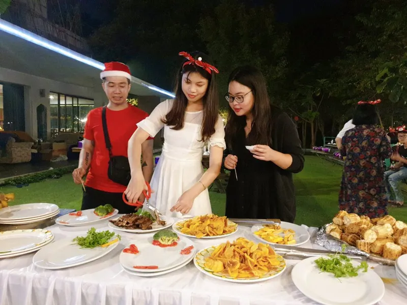Sản phẩm tiec noel 2 1024x768 — Suất Ăn Công Nghiệp An Quý - Công Ty TNHH Dịch Vụ Và Thương Mại An Quý — MST 0104957932