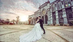 Sản phẩm nen chup anh cuoi trong studio hay ngoai troi 300x174 — Suất Ăn Công Nghiệp An Quý - Công Ty TNHH Dịch Vụ Và Thương Mại An Quý — MST 0104957932