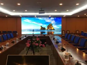 Sản phẩm man hinh ghep phong hop 300x225 — Công Ty Cổ Phần Đầu Tư HCOM — MST 0105010157