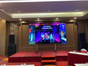 Sản phẩm man hinh ghep gia treo di dong 300x225 — Công Ty Cổ Phần Đầu Tư HCOM — MST 0105010157