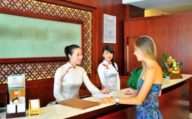 Sản phẩm vui buon nghe le tan khach san 2 375x234 — Công Ty Cổ Phần Poliva — MST 0105015035