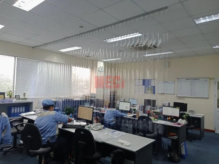 Sản phẩm 1622257369 1094919565 rem ngan phan vung han che tiep xuc trong nha xuong — Công Ty Cổ Phần Công Nghiệp M.E.C.I — MST 0105273501