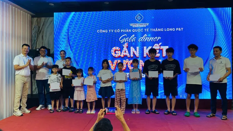 Sản phẩm Thang Long PT ky niem 14 nam thanh lap trao khuyen hoc cho con em CBNV — Công Ty Cổ Phần Quốc Tế Thăng Long P&T — MST 0105361123