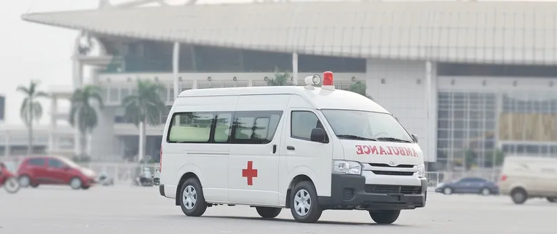 Sản phẩm xe cuu thuong toyota hiacer cao cap 1 — Công Ty TNHH AHCom Hà Nội — MST 0105482960