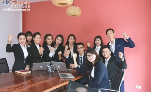 Sản phẩm w500_h305_Dong Phuc Vest — May Đồng Phục De Charme - Công Ty Cổ Phần Sản Xuất Và Thương Mại De Charme — MST 0105556235