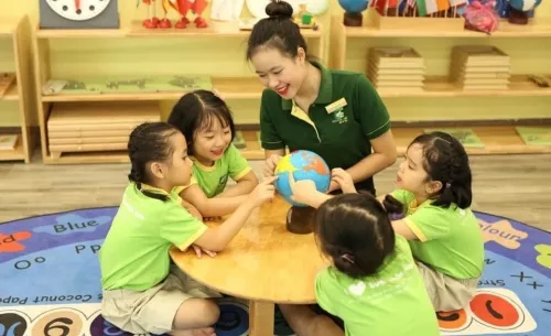 Sản phẩm w500_h305_Dong phuc giao vien mam non — May Đồng Phục De Charme - Công Ty Cổ Phần Sản Xuất Và Thương Mại De Charme — MST 0105556235