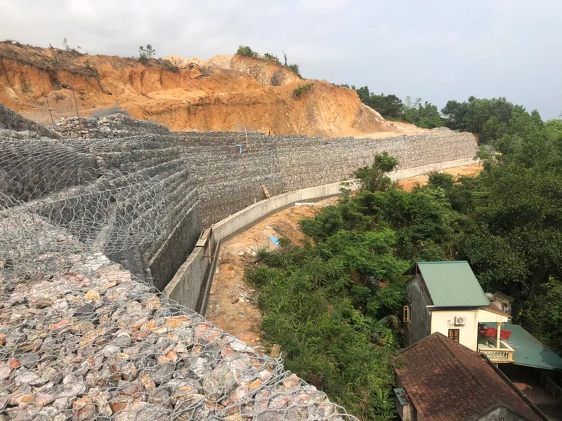 Sản phẩm ung dung cua tuong chan ro da lam tuong chan dat — Công Ty TNHH Vnbuilding Thăng Long — MST 0105687703