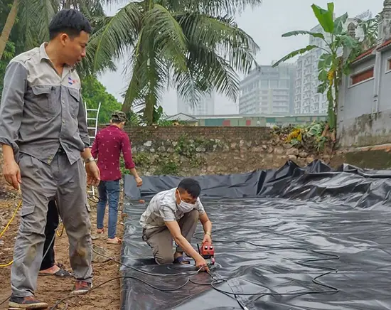 Sản phẩm Thi cong mang chong tham hdpe htv.jpg — Công Ty Cổ Phần Thương Mại Tổng Hợp Và Xây Dựng Hạ Tầng Việt — MST 0105914723