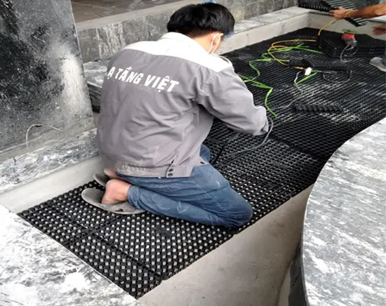 Sản phẩm thi cong rai vi thoat nuoc.jpg — Công Ty Cổ Phần Thương Mại Tổng Hợp Và Xây Dựng Hạ Tầng Việt — MST 0105914723