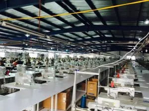 Sản phẩm Anh nhà may khach hang 300x225 — Công Ty Luật TNHH Inteco — MST 0105954204
