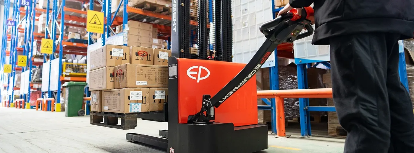 Sản phẩm Xe nang Vietstandard — Xe Nâng Và Sửa Chữa VietStandard - Công Ty TNHH Dịch Vụ Công Nghệ VietStandard — MST 0105976906