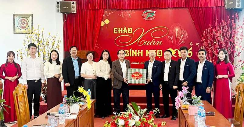 Sản phẩm xu ly nuoc viet phat vinh du duoc lanh dao phuong tung thien den tham va chuc tet xuan 2026 — Hệ Thống Xử Lý Nước Thải Việt Phát - Công Ty TNHH Thiết Bị Máy Và Công Nghệ Môi
Trường Việt Phát — MST 0105980275
