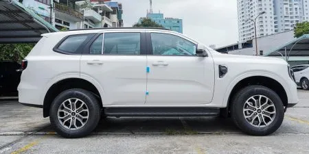 Sản phẩm ngoai that ford everest ambiente 2023 mau trang 8 450x225 — Công Ty TNHH MTV Kinh Doanh Ô Tô Thăng Long — MST 0106007541
