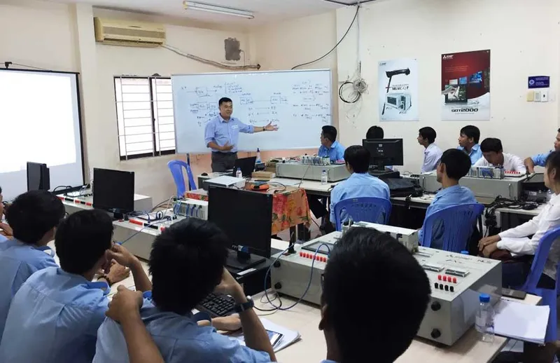 Sản phẩm PLC 2 — Cơ Điện Phương Ngọc - Công Ty TNHH Cơ Điện Phương Ngọc — MST 0106048675