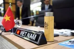 Sản phẩm qua tang 3a Qua tang Cuoc hop uy vien thuong truc ASEAN 5 300x200 — Công Ty TNHH Đầu Tư Và Thương Mại AAA Việt Nam — MST 0106070913