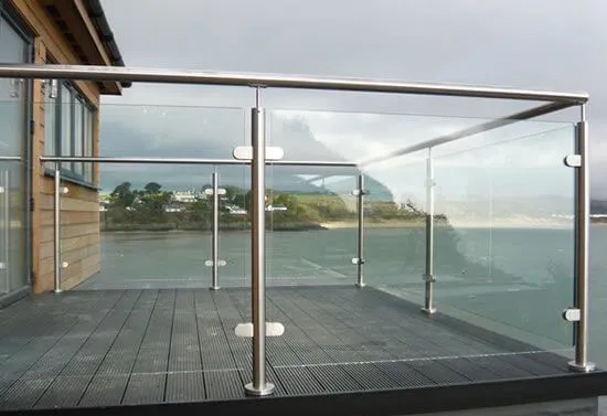 Sản phẩm lan can kinh inox — Công Ty Cổ Phần Sản Xuất Thương Mại Nhôm Kính Và Xây Dựng Việt Hàn — MST 0106131041