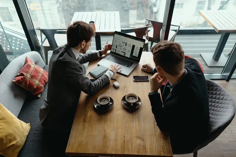 Sản phẩm share options two young businessman having successful meeting restaurant 1280x854_1669785095 — Công Ty TNHH Sở Hữu Trí Tuệ Trần & Trần — MST 0106307457