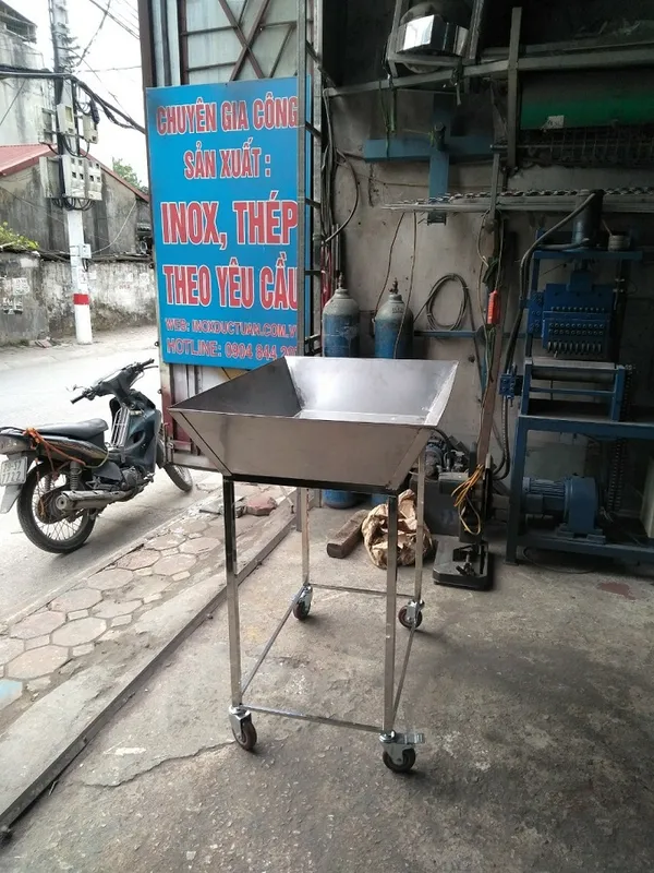 Sản phẩm xe day inox co khay vat — Công Ty TNHH Cơ Khí Đức Tuấn — MST 0106313732