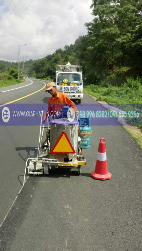 Sản phẩm Thi công sơn kẻ vạch  — Trang Thiết Bị An Toàn Giao Thông Gia Phát Hà Nội - Công Ty Cổ Phần Gia Phát Hà
Nội — MST 0106319999