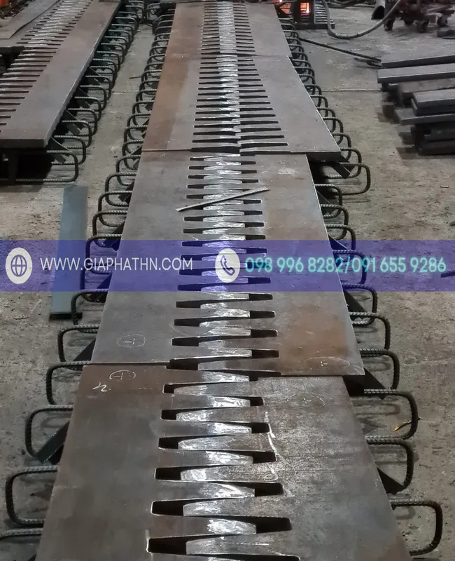 Sản phẩm khe co gian rang luoc ma kem nhung nong — Trang Thiết Bị An Toàn Giao Thông Gia Phát Hà Nội - Công Ty Cổ Phần Gia Phát Hà
Nội — MST 0106319999