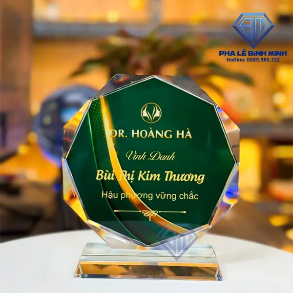 Sản phẩm Bieu Trung Pha Le Ki Niem Chuong Pha Le .2 — Quà Tặng Bình Minh - Công Ty TNHH SX Và Phát Triển TM Bình Minh — MST 0106355450